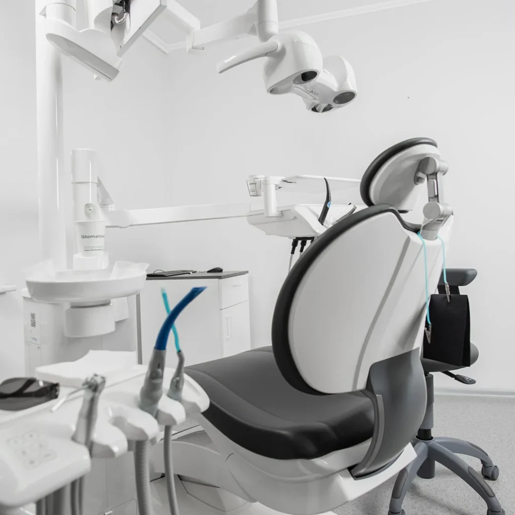 Sourire transformé après des soins dentaires professionnels à Tanger